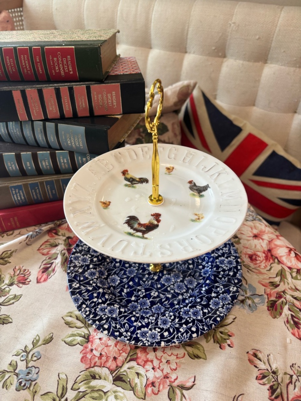 Two-Tier Rooster calico  Pattern Cake Stand with Gold Handle